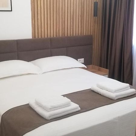 2A Near Blloku Area Apartment Tirana Extérieur photo